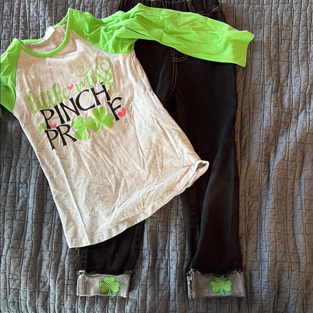 Source Unknown Green and Black Kids Matching Set